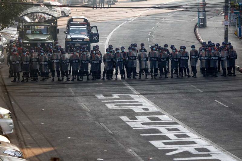 /english/multimedia/police-shooting-at-protesters-gallery-02282021224916.html/003.jpg