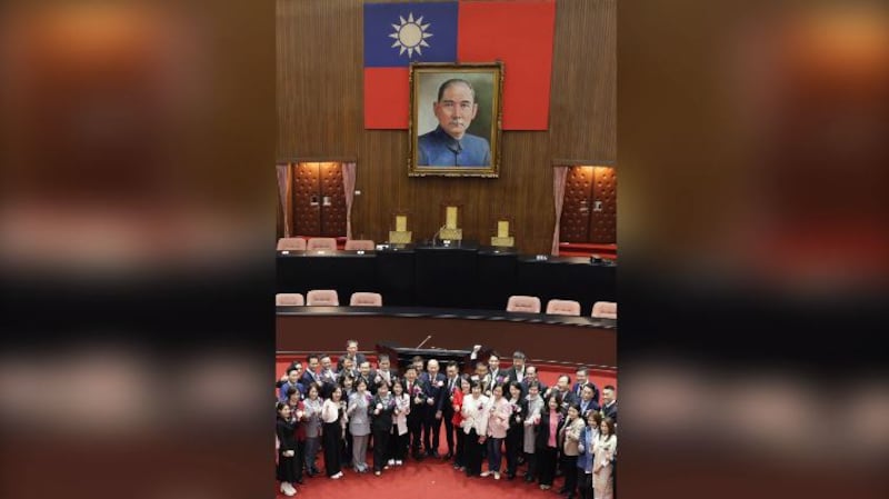 国民党拿下台湾的国会第一大党地位,韩国瑜顺势拿下立法院长宝座。(法新社)