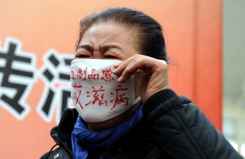 资料图片:河南艾滋病感染者在北京请愿,呼吁当局关注。(AFP)