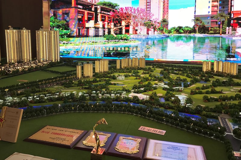 2017-09-24T010827Z_487424951_RC15D1FA6040_RTRMADP_3_CHINA-PROPERTY-HUIZHOU.JPG