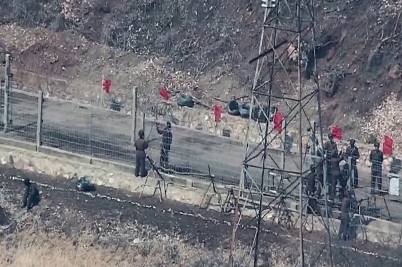 북한, 동부전선 철책 상하단 보수