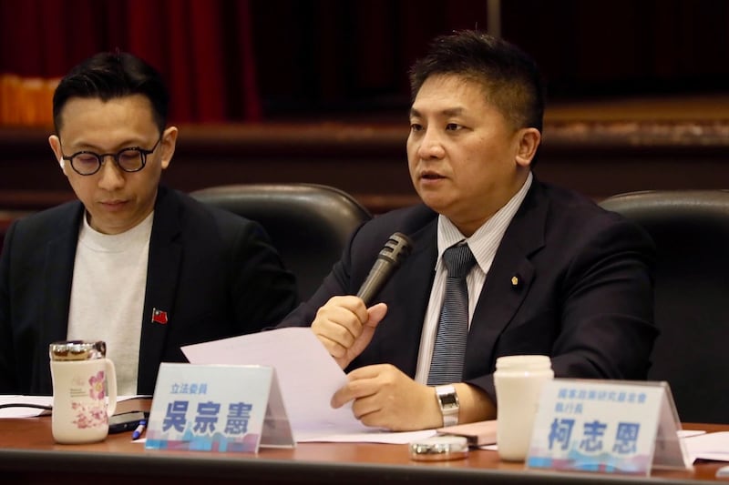 国民党立委吴宗宪反问,世界上哪个国家的行政权是没有人监督的?(国民党文传会提供)