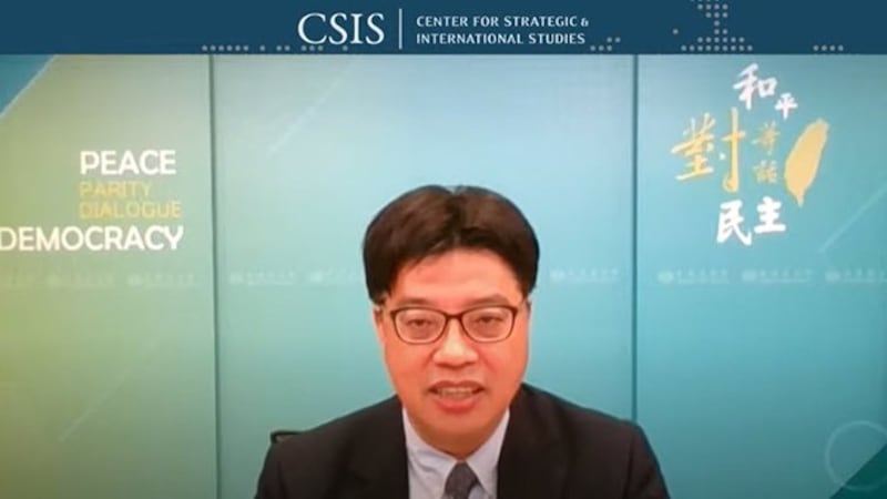 台湾陆委会副主委邱垂正8月17日出席美国华盛顿智库“战略暨国际研究中心”(CSIS)线上活动(视频截图)