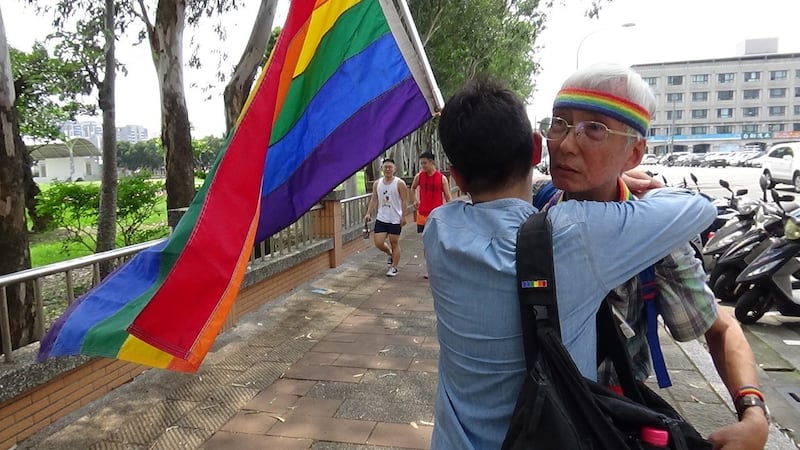 不少男同性恋者一看到“老祁”、“祁大哥”就先抱住再说。(记者夏小华摄)