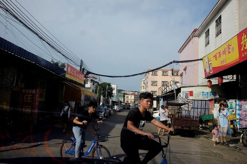 图为广东省中山市的老旧住宅区。据财联社报道,有10余个中国城市或地区宣布了房产“以旧换新”相关政策。(路透社资料图片)