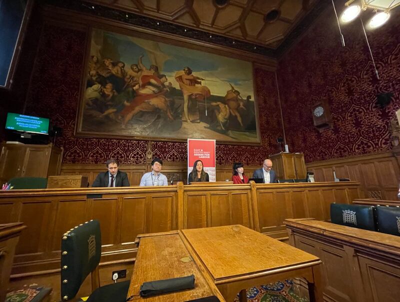 英国在野工党东亚及东南亚裔小组周三(11日)在国会举行活动,多名工党国会议员和港人代表会面,了解移英港人在英国面对的各种生活难题和需要。 (吕熙摄)