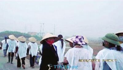 Những người dân ở xã Tiền Phong, huyện Yên Dũng, tỉnh Bắc Giang bị mất đất kéo lên tỉnh biểu tình