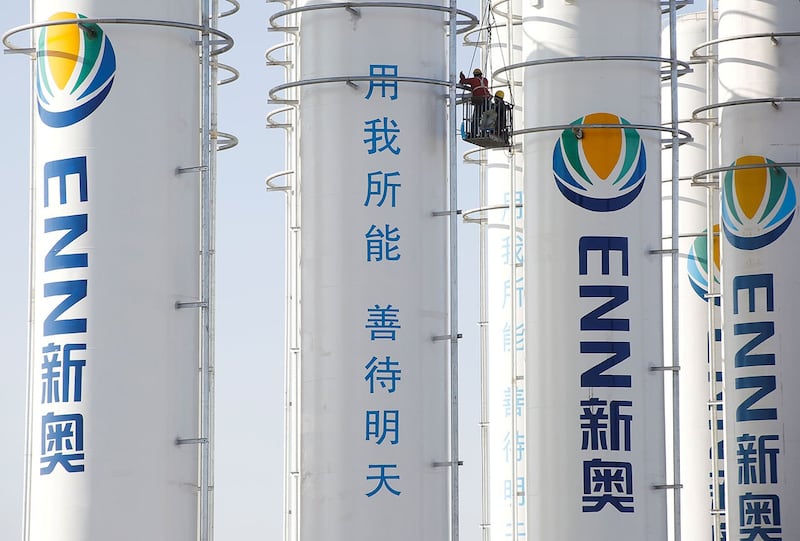 在河北保定建设的新奥集团有限公司的液化天然气 (LNG) 储存设施。(路透社资料图)