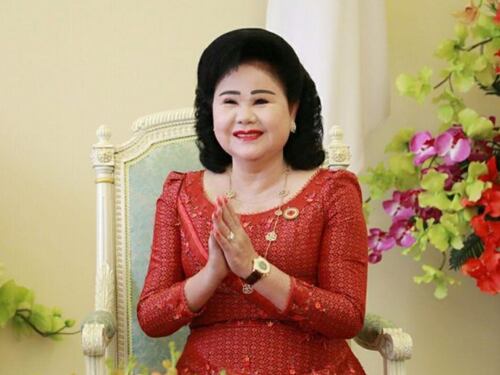 អ្នកស្រី ប៊ុន រ៉ានី ពីអតីតប្រពន្ធទាហានខ្មែរក្រហមមកជាស្ត្រីទី១ និងជាម្ដាយនាយករដ្ឋមន្ត្រី