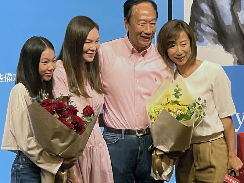 鸿海集团创办人郭台铭新书发表会,妻女到场祝贺。(记者 黄春梅摄)