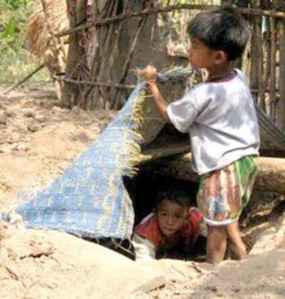 Dân chúng sống trong khu vực Đền Preah Vihear đều phải đào hầm trú ẩn