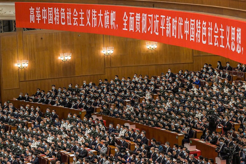 2022年10月22日,代表们在北京人民大会堂出席中国共产党第二十次代表大会闭幕式。(法新社)