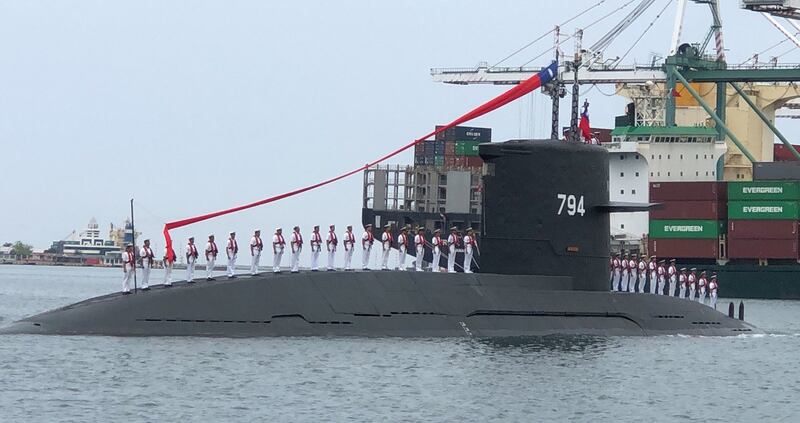 2019年5月9日,海虎军舰向蔡英文总统致敬。(RFA资料照)