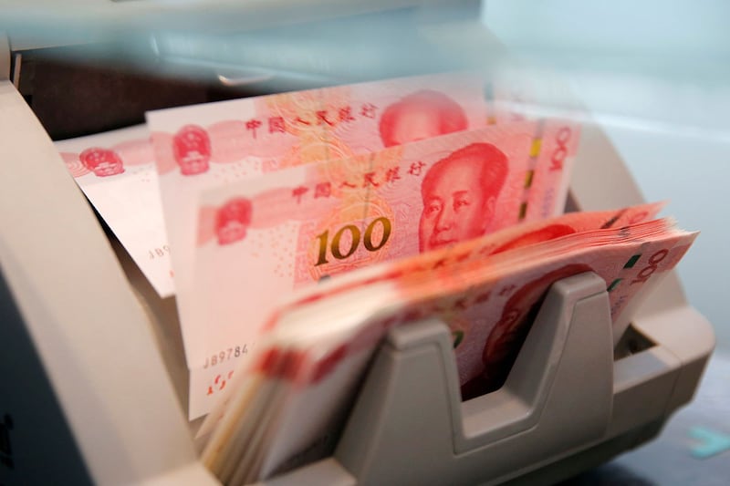 中国经济7月表现不佳,中国人民银行(央行)15日调降中期借贷便利(MLF)等两项关键利率,期以支撑疲软的经济增长。(路透社资料图片)