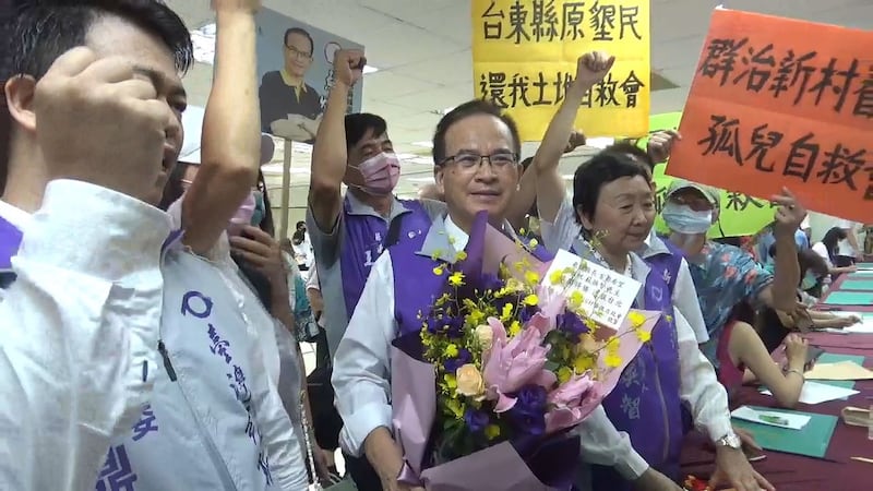 曾任台南县长的苏焕智,四年前退出民进党参选台北市长失败,此次二度以无党籍身分投入台北市长选战。(记者夏小华摄)