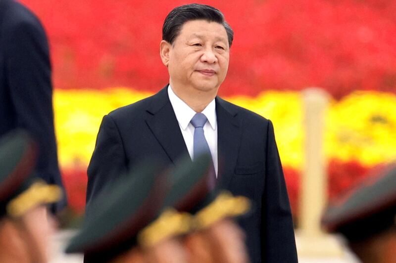 2021 年 9 月 30 日,习近平抵达北京天安门广场人民英雄纪念碑参加烈士纪念仪式。 (路透社)