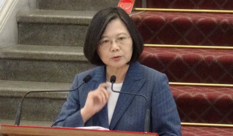 蔡英文亲上火线回应中国暂停陆客自由行政策。(记者夏小华摄)
