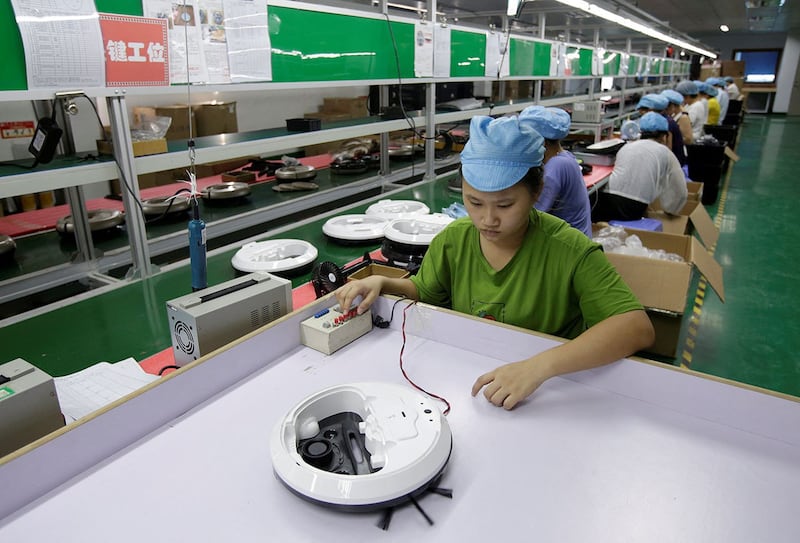 中国10月的工业生产者出厂价格(PPI)同比下降2.6%,降幅比上月扩大0.1个百分点,环比则持平。(路透社资料图片)