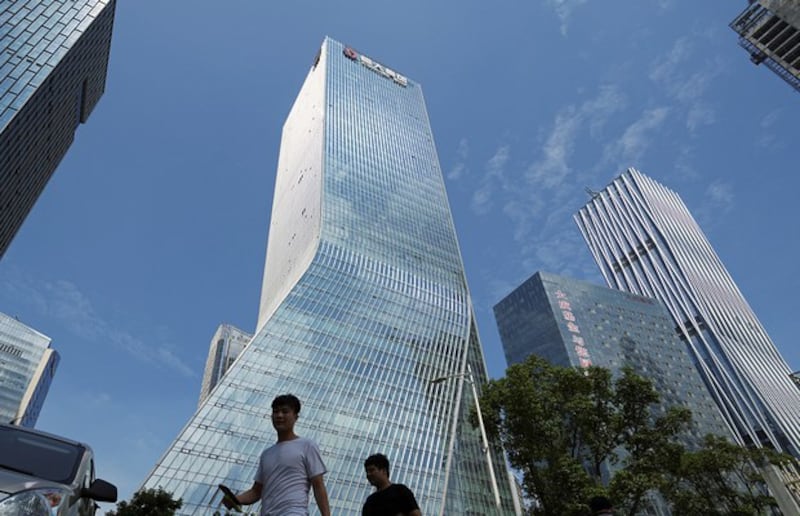 图为位于深圳的恒大总部。2023年上半年,恒大净亏损人民币392.5亿元。(路透社图片)