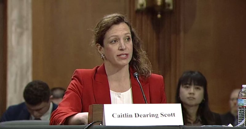 国际共和研究所全球影响中心技术和团队负责人凯特琳·斯科特(Caitlin Dearing Scott)(视频截图/USCC)