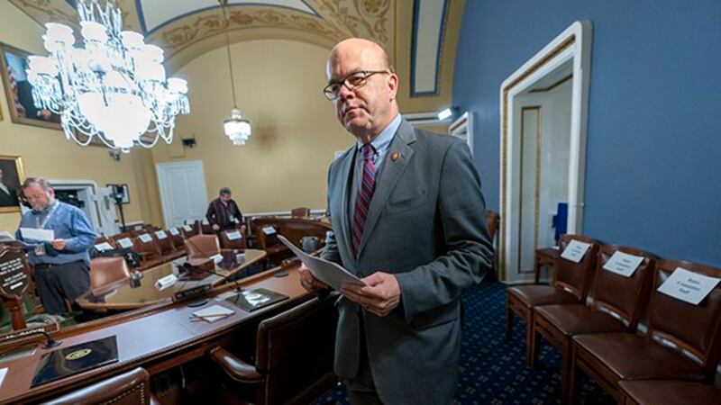 汤姆·兰托斯人权委员会共同主席、民主党众议员麦戈文(Jim McGovern)在会上指出,抵制奥运会并非是将体育运动政治化。(美联社图片)