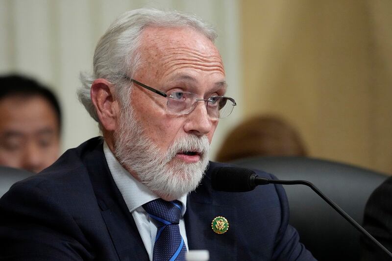 美国联邦众议员丹·纽豪斯 (Dan Newhouse) 提出的法案将将全面禁止中国购买美国农田,即《2024 年保护美国农业免受外国对手侵害法案》。(美联社图片)