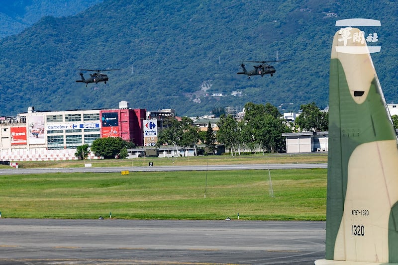台湾空军各飞行联队进行战备转场训练。(台湾的国防部提供)
