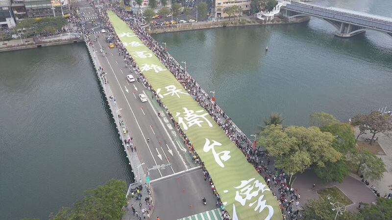 罢韩团体去年12月21日号召50万人上街游行支持罢韩案。(Wecare高雄提供)